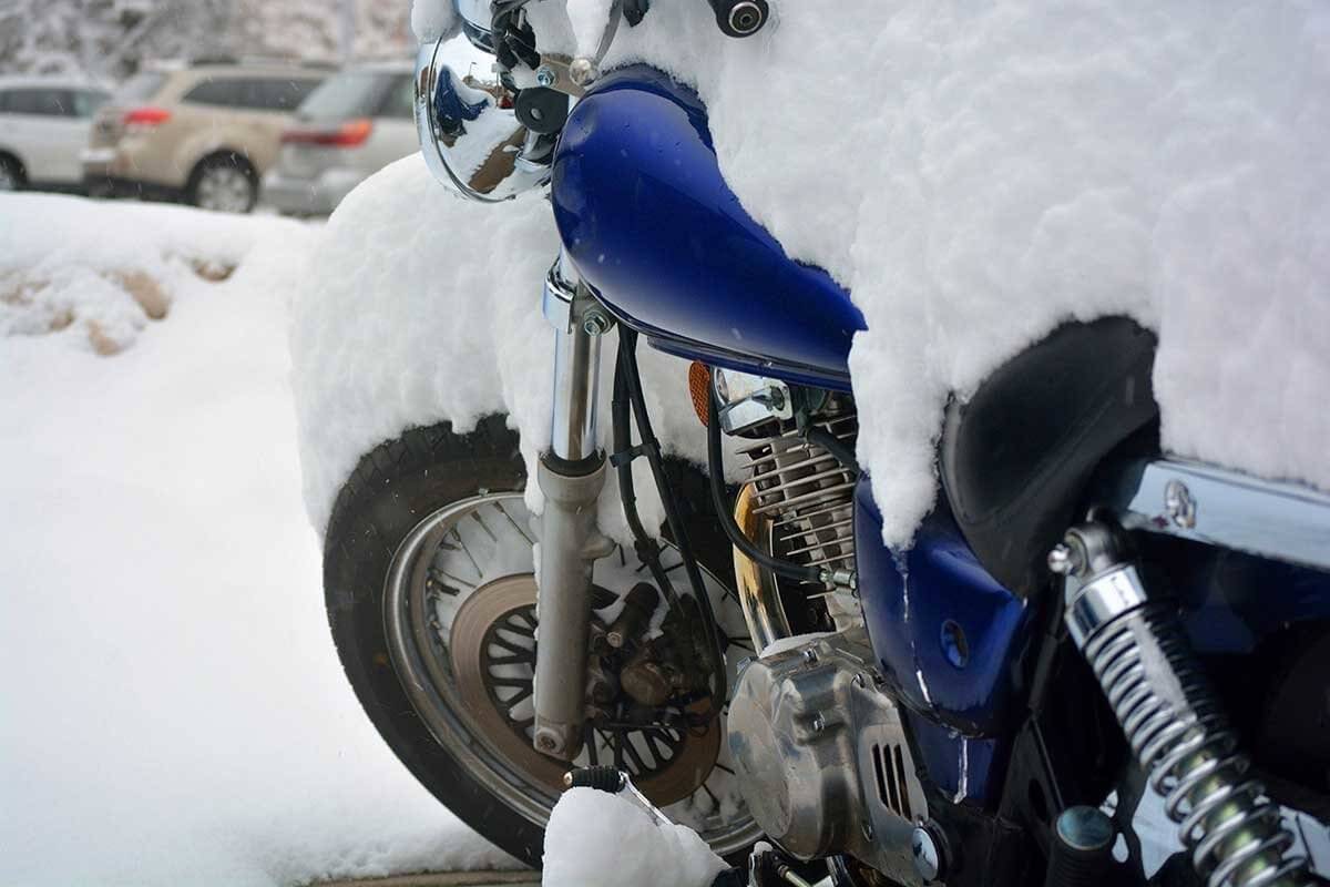 Quelle assurance moto choisir pour hivernage