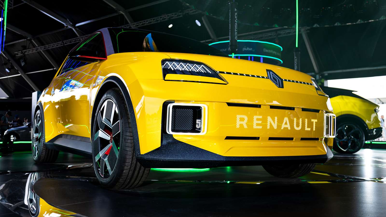 La Renault 5 électrique peut alimenter une maison en électricité